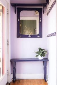 Billede fra billedgalleriet på Charming Highlands Cottage - Walk to Shops & Eats i Denver