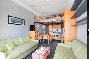Dapur atau dapur kecil di Vue Mer Prestige +26 gambar