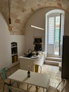 Kuchyň nebo kuchyňský kout v ubytování Casa Camelia - Elegant Palace with Terrace - Conversano