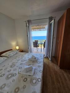 Postel nebo postele na pokoji v ubytování Apartments Sea and Pine