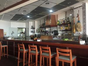 Khu vực lounge/bar tại Hotel La Familia