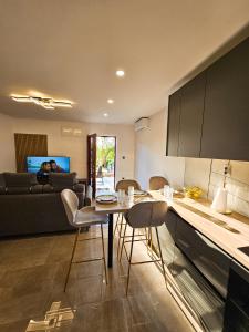 a kitchen and living room with a table and chairs at Stressless Nin in Nin