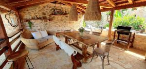 Billede fra billedgalleriet på Hvar Stone Villa with pool i Vrbanj