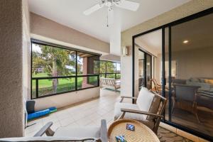Χώρος καθιστικού στο Big Island Waikoloa Fairways B-214 by Coldwell Banker Island Vacations