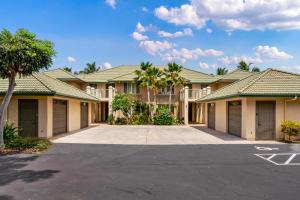 a row of houses with palm trees in a parking lot at Big Island Waiulaula at Mauna Kea J201 by Coldwell Banker Island Vacations in Hapuna Beach