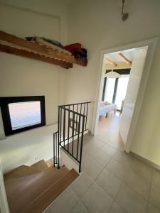 Кровать или кровати в номере Mikael Pool Villa Paliouri