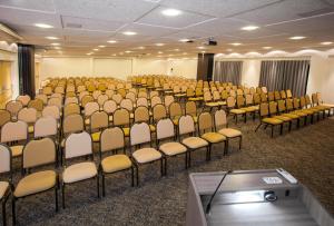 Kawasan bisnes dan/atau bilik persidangan di Estoril Hotel