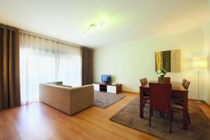 Uma área de estar em Real Marina Residence