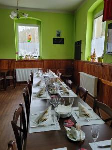 Joogid majutusasutuses Guest House Pod Lesem Merklín