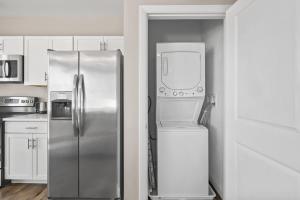 Cucina o angolo cottura di Unit 45 Well designed 1BR Apartment Long term stays