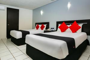 Postel nebo postele na pokoji v ubytování Capital O Hotel Victoria Morelia