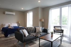 Χώρος καθιστικού στο 36 Modern Studio Secured Apartment Long-term stays