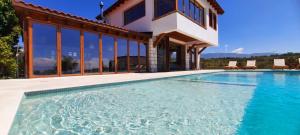 Bazén v ubytování Macedonium Luxury Villa with big pool & Jakuzzi nebo v jeho okolí