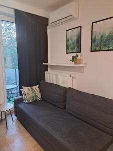 Posedenie v ubytovaní Chillout Airport Apartment KL33 - air condition & free parking
