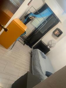 an overhead view of a bedroom with a bed and a desk at Paris in Alcalá de Henares