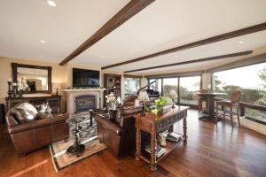 Χώρος καθιστικού στο Oceanfront Luxury Home Sunset Views +103 φωτογραφίες