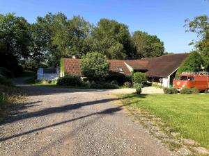 a house with a van parked in the driveway at Studette proche Meaux-Disneyland-A4 in Saint-Jean-les-Deux-Jumeaux