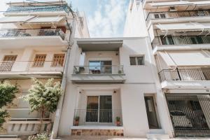 Το κτήριο όπου στεγάζεται  το διαμέρισμα