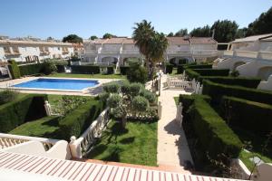 an aerial view of a house with a garden at ARENDA Cristal 4 Pino Alto Holiday Home in Miami Platja