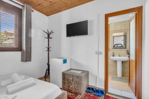 TV a/nebo společenská místnost v ubytování Guesthouse Emiljano
