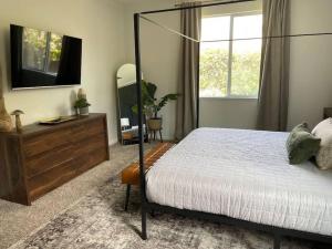 Ένα ή περισσότερα κρεβάτια σε δωμάτιο στο Gorgeous Pet and Family friendly Long stays