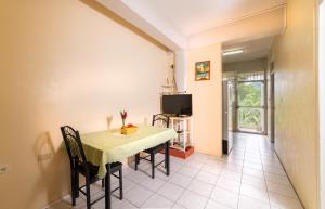 TV a/nebo společenská místnost v ubytování Safari Apartments