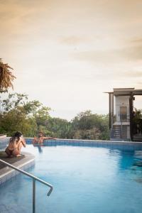 Piscina di El Faro Containers Beach Hotel o nelle vicinanze