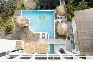 Piscina di El Faro Containers Beach Hotel o nelle vicinanze