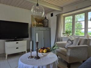 TV a/nebo společenská místnost v ubytování Karlsborgsgården