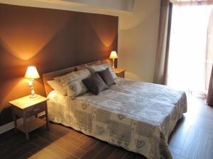 a bedroom with a large bed with two lamps at Il Ghiro Dormiglione in Cocconato +37 photos