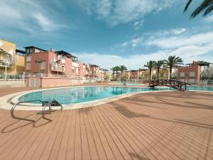 a large swimming pool in a city with buildings at Ático Dúplex con Jacuzzi en Vera Playa y parking cubierto enorme in Vera