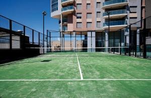 Tiện nghi tennis/bóng quần (squash) tại Resort & Suites Ciudad de las Ciencias By VALENCIAFLATS EU