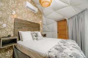 Postel nebo postele na pokoji v ubytování Glamping Tortuga Verde