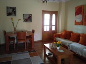 a living room with a couch and a table at Casa SUROESTE - Zona El Colorado, Conil de la Frontera in Roche