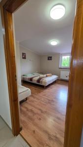 Katil atau katil-katil dalam bilik di Nad Zalewem 500-163-489