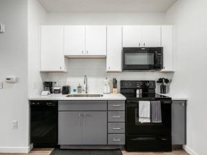 Gallery image of NEW MODERN 1BR APT IN BEAUTIFUL PART OF COLUMBUS in Columbus +20 photos