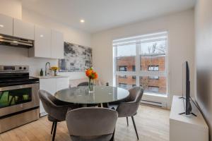 Η κουζίνα ή μικρή κουζίνα στο Outstanding 1BR village downtown MTL