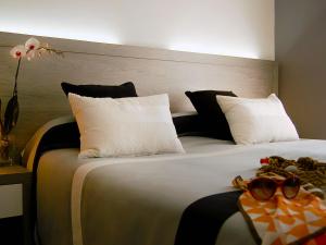 a bedroom with two beds with white and black pillows at Residence Frascati in Frascati