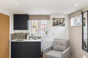 Galeriebild der Unterkunft Studio at Tube Station Sleeps 3 Private Bathroom shared Kitchen 4 in Edgware