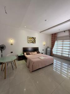 Giường trong phòng chung tại Private Home