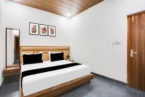 Postel nebo postele na pokoji v ubytování Hotel O The signature stay