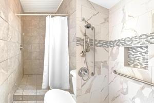 a bathroom with a shower with a shower curtain at Charming 3-bedroom house in Wilmington with WiFi, AC in Wilmington +31 photos