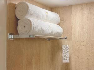 a group of towels on a towel rack in a bathroom at Fiesta Americana Reforma in Mexico City