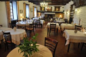 Restaurant o un lloc per menjar a Auberge Le Ratelier