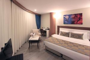 Postel nebo postele na pokoji v ubytování Forum Suite Otel