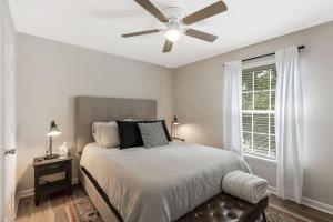 Gallery image of Private Neighborhood Getaway - Big Backyard & Game Room in Cedar Grove