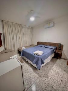 a bedroom with two beds with towels on them at Pousada Kalango Flecheiras in Trairi