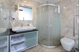 Koupelna v ubytování Forum Suite Otel