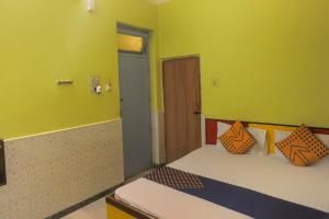 Voodi või voodid majutusasutuse Hotel O Bideshini Hotel toas
