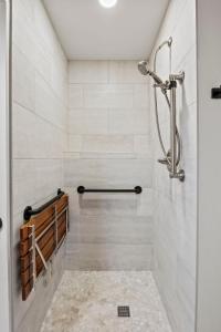 Et badeværelse på Timber Lodge #17 + 18 billeder